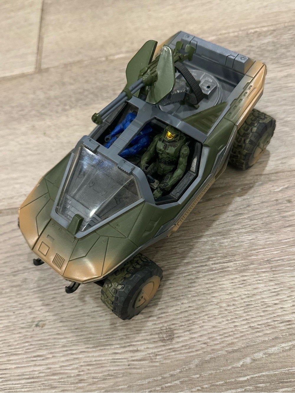 VTG 2009 Microsoft XBOX “Halo Warthog RC 8 Inch Truck” & Action Figures